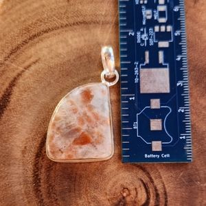 Sunstone pendant NWOT